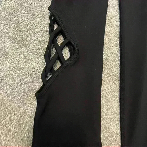 Gaiam Leggings with cutout detail size M Medium - Picture 2 of 5